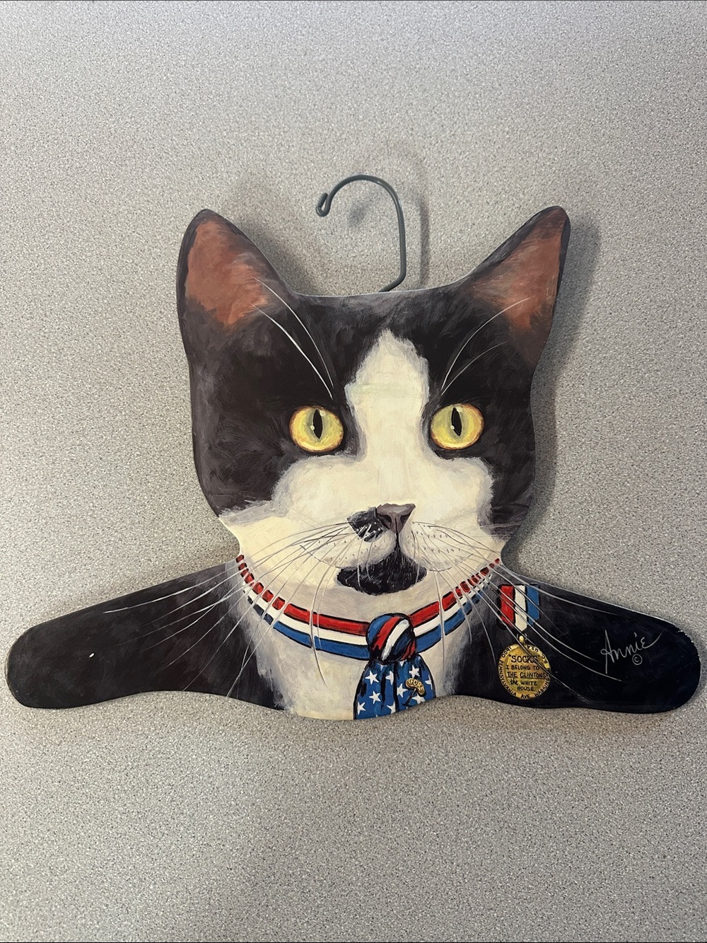 ANNIE RHINEHART SOCKS CAT HANGER